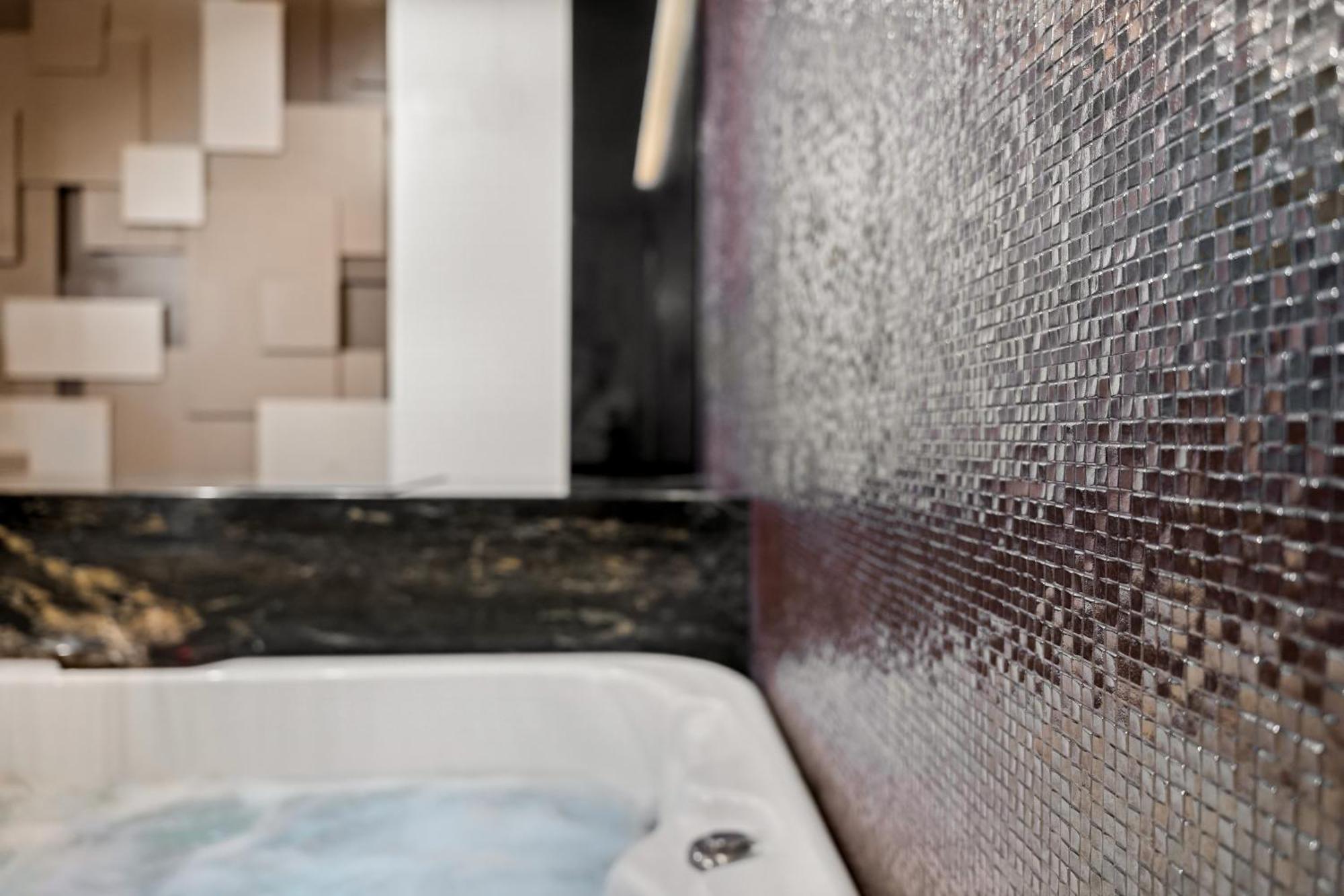 Secret Lounge - Cozy Studio With Sauna And Jacuzzi Vilnius Exterior photo
