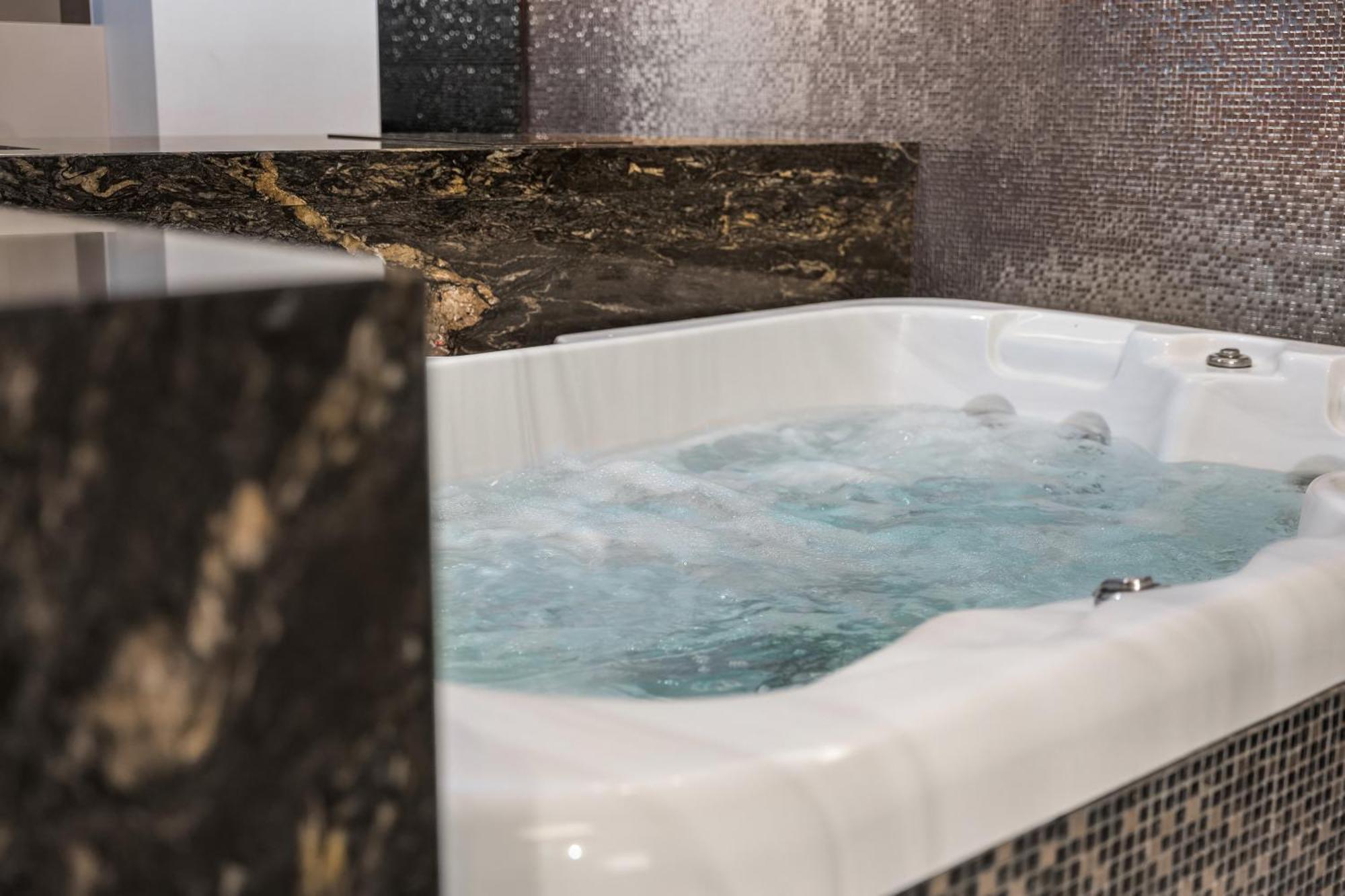Secret Lounge - Cozy Studio With Sauna And Jacuzzi Vilnius Exterior photo